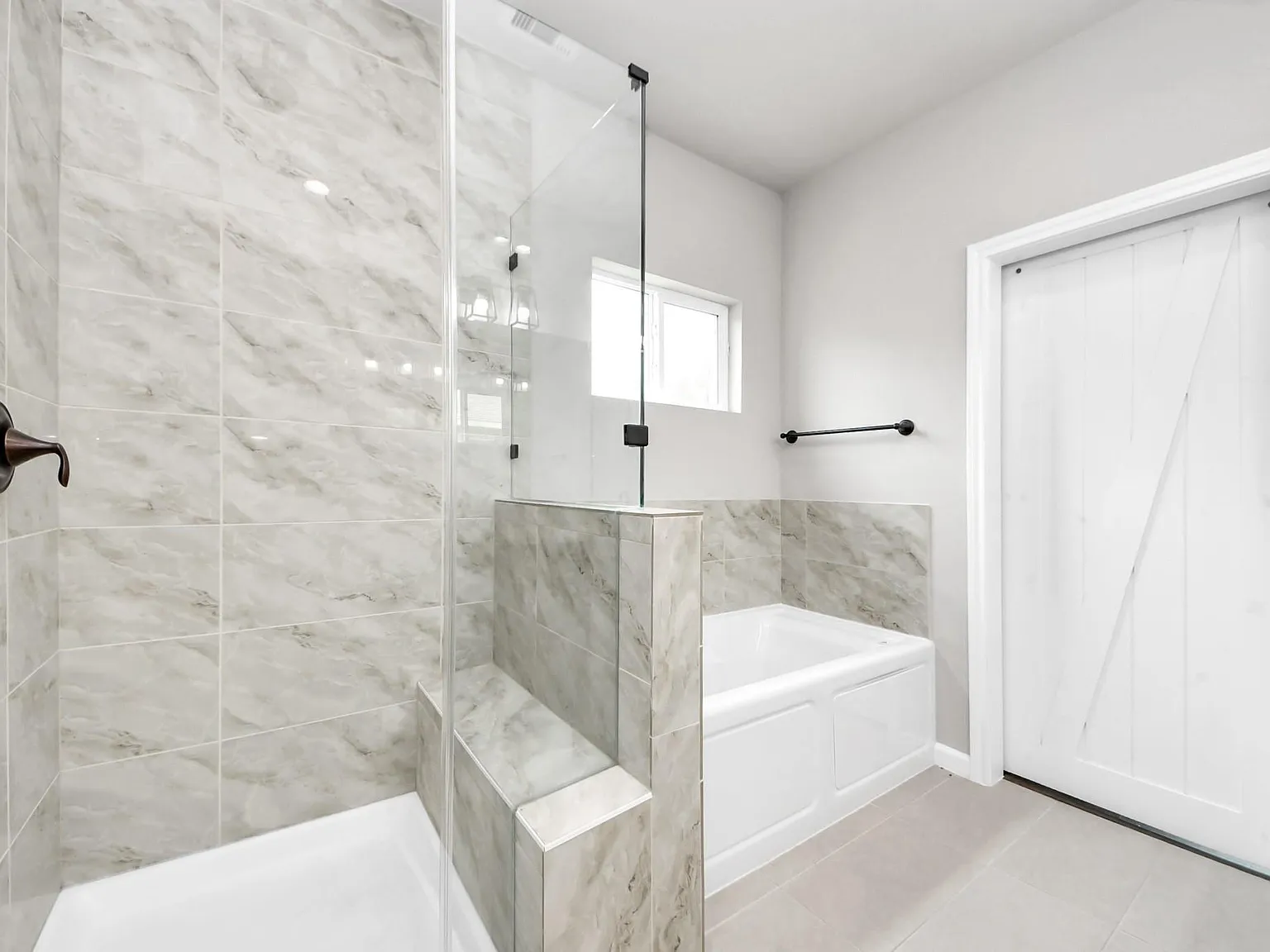 4 bed, 2.0 bath, 1881 sqft, $2,200 — Photo 3