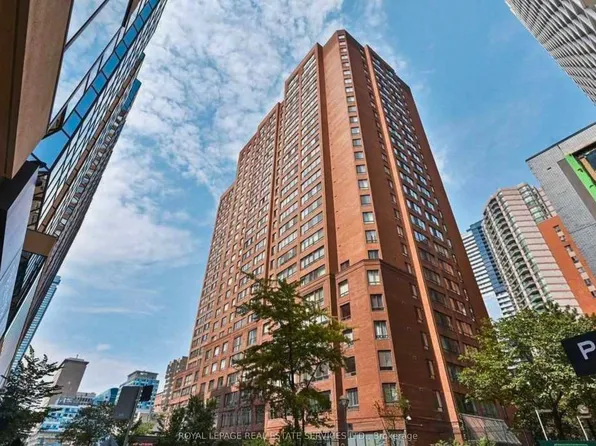 633 Bay St, Toronto, ON