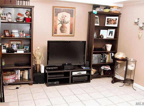 4th image of 187 Hill Cir