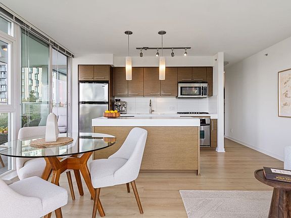 4th image of 2770 Sophia St #501