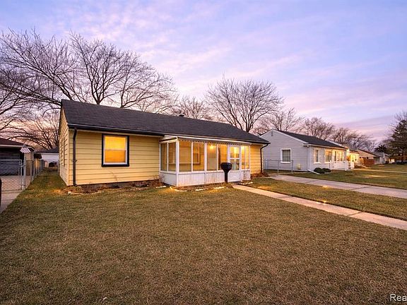 2nd image of 26641 Ridgemont St