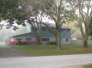 810 Warren Rd, Lutz, FL 33548