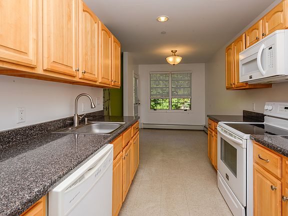 4th image of 16 Manville Ln APT 6