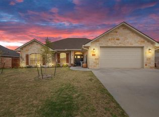 207 Indian Trails Rd, Riesel, TX 76682