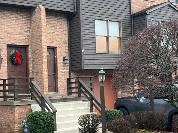 590 Woodmere Dr APT 8, New Stanton, PA 15672