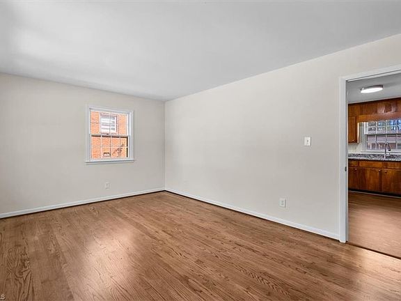 5th image of 2115 Carpenter St