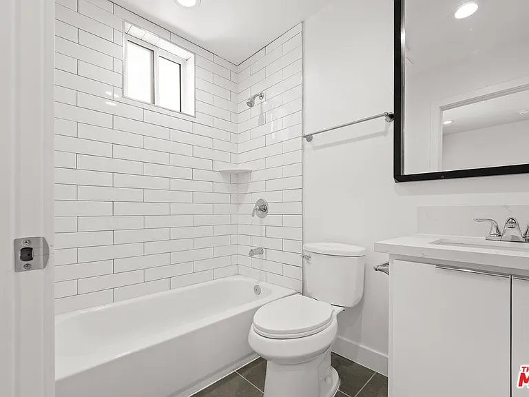 603 W 41st Pl — Photo 15