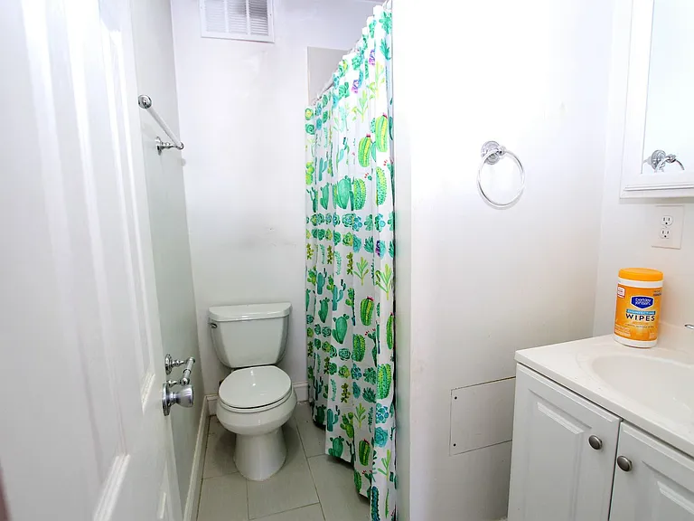 1633 S 6th St #6 — Photo 4
