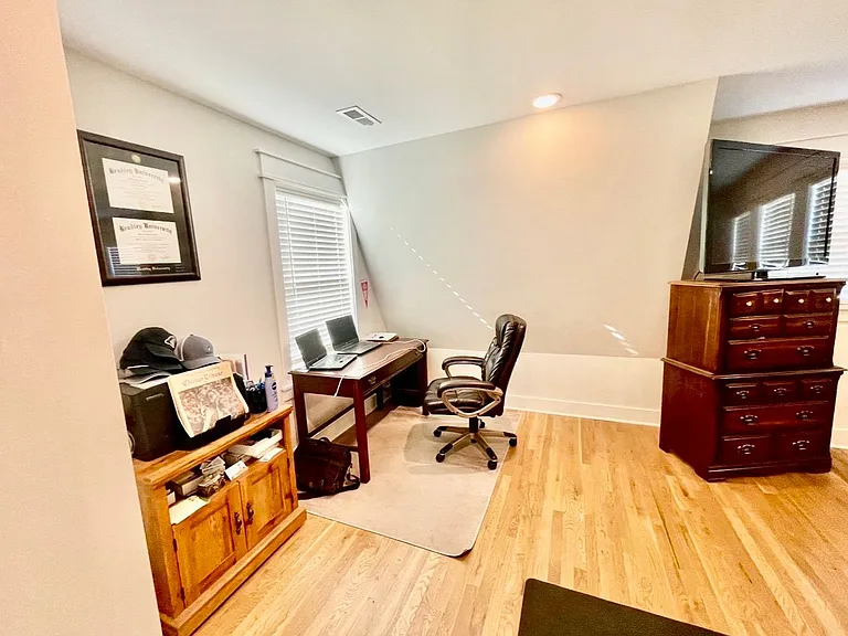530 Edwin St #3 — Photo 11