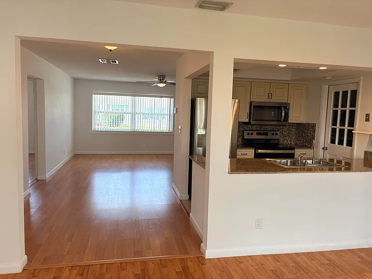 1009 SW 3rd Way — Photo 12