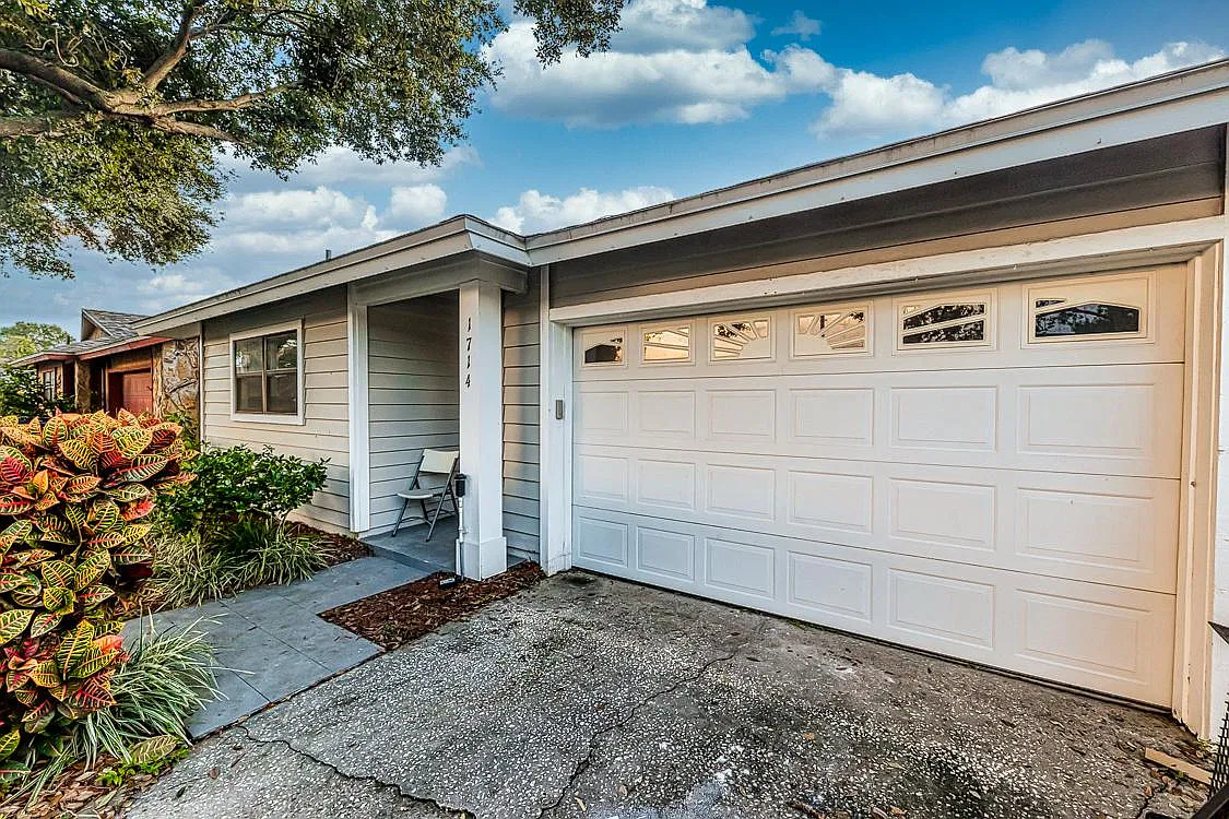 3 bed, 1348 sqft, $2,950 — Photo 2