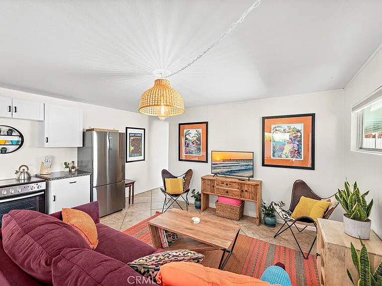 2120 Temple Hills Dr #2120LOWR — Photo 5