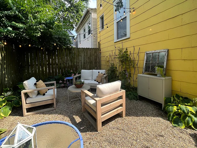 2124 Herrick Ave — Photo 29