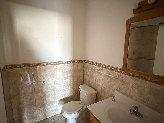4th image of 41 Manufacturers Pl APT 2