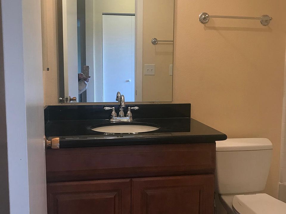 1st image of 417 Bellevue Way SE APT 506