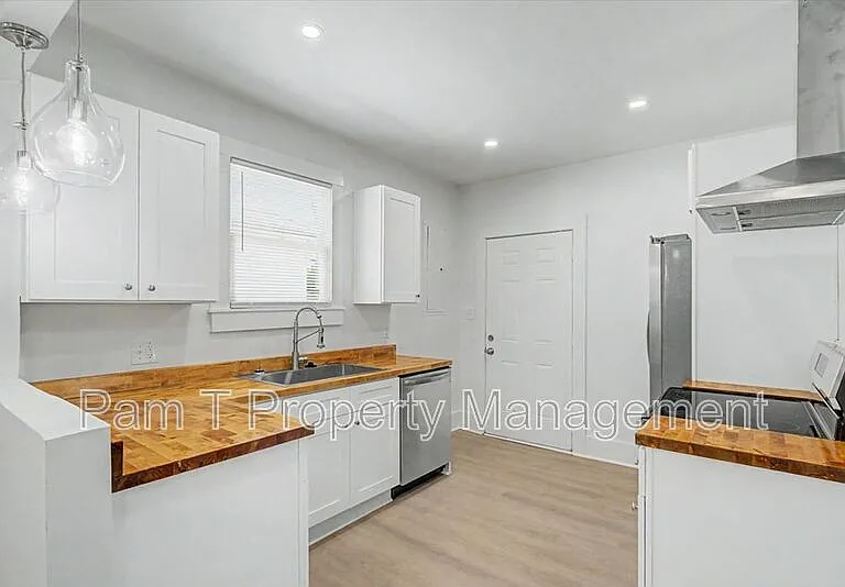 615 W 39th St #B — Photo 11