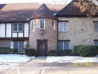 2nd image of 16 W Brentwood Dr