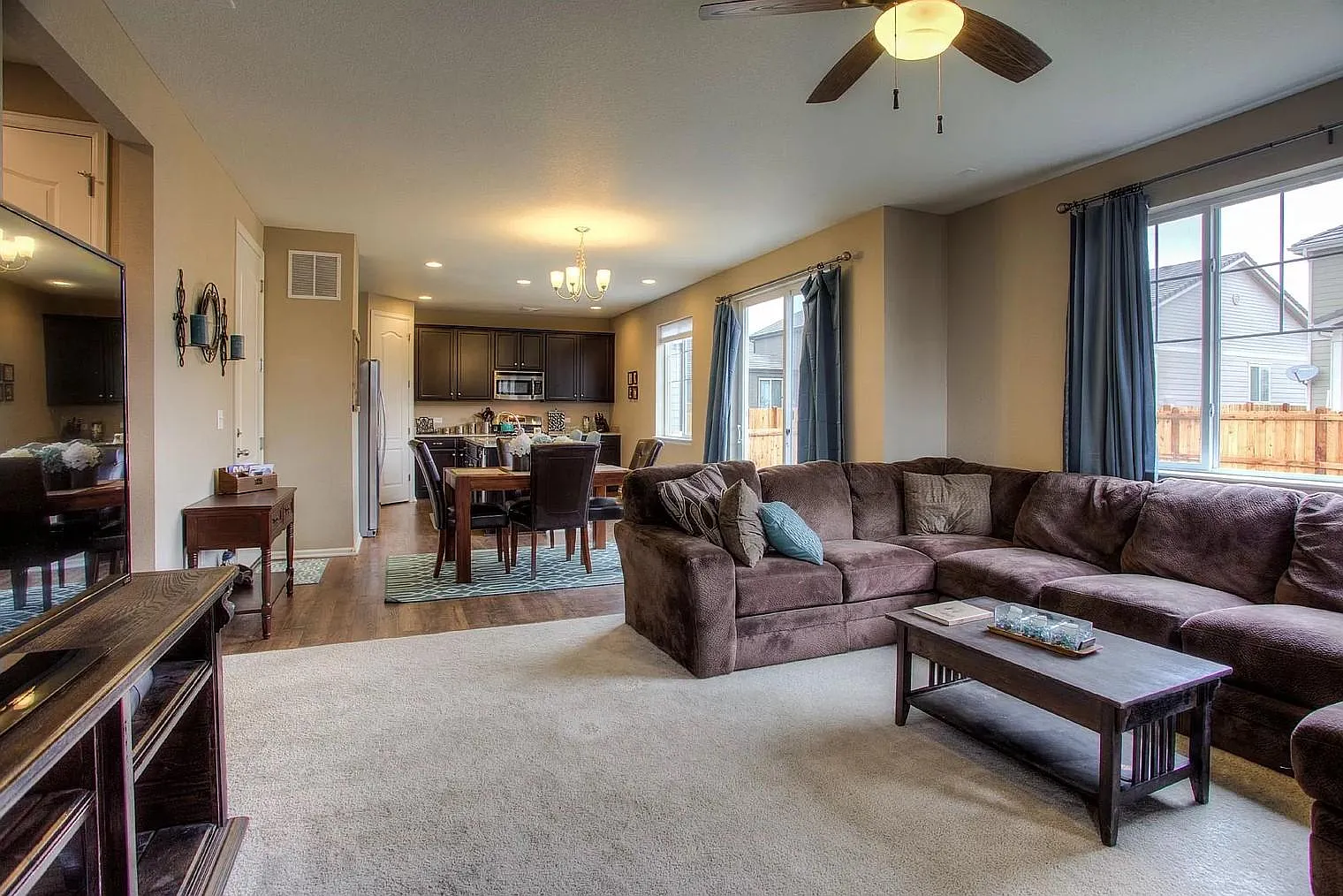 3 bed, 2.5 bath, 2276 sqft, $3,095 — Photo 3