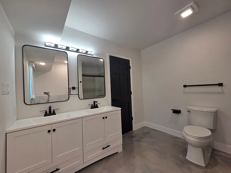 2301 Grant Ln — Photo 31