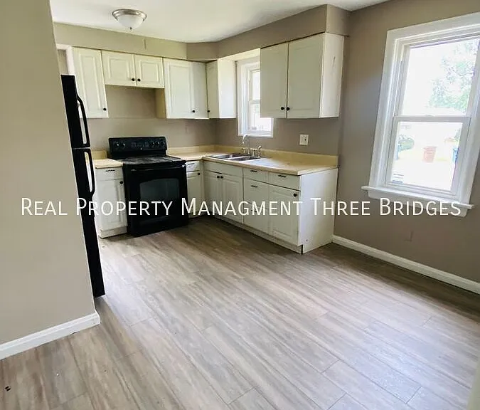 60 Mayme Dr — Photo 11