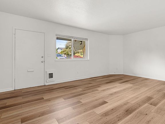 4th image of 840-940 NW Earl Ave #9147701D8