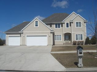 19 Desiree Dr, Grand Forks, ND 58201