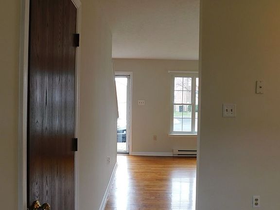 4th image of 248 Waterford Ln