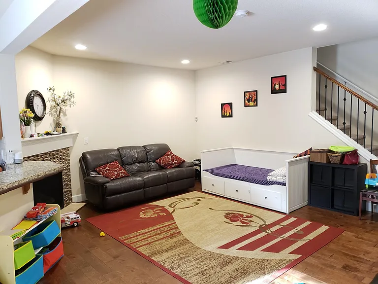 Spacious living Area with fireplace