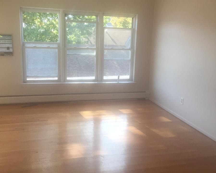 2nd image of 170 Exeter St