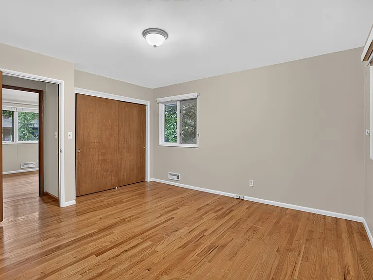 910 York Rd — Photo 14