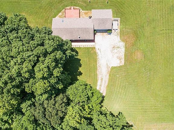 5th image of 1229 NE Mohican Trl