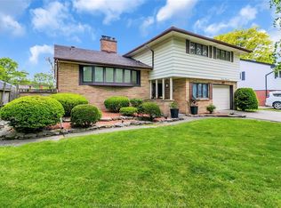 719 Champlain Dr, Windsor, ON N9E1M6