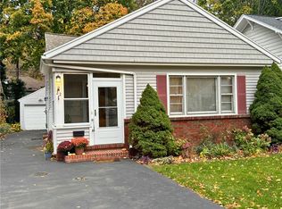 22 Chelsea Rd, Rochester, NY 14617