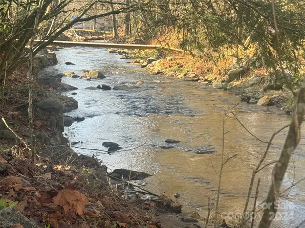 321 Flat Creek Rd, Black Mountain, NC 28711