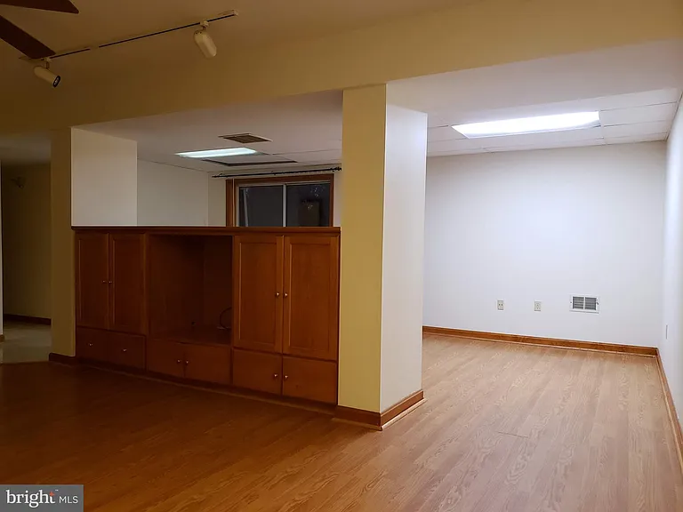 724 Hillcrest Dr — Photo 23