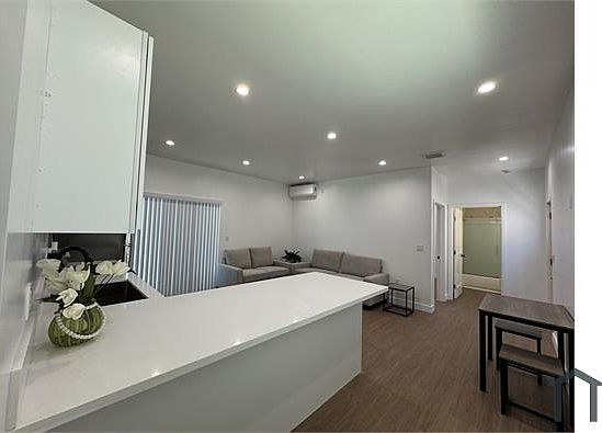 5th image of 234 E 51st St #238