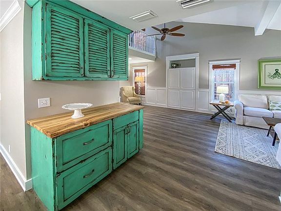 5th image of 302 Atlantic Dr