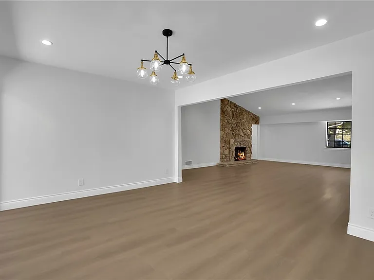 325 W Le Roy Ave — Photo 12