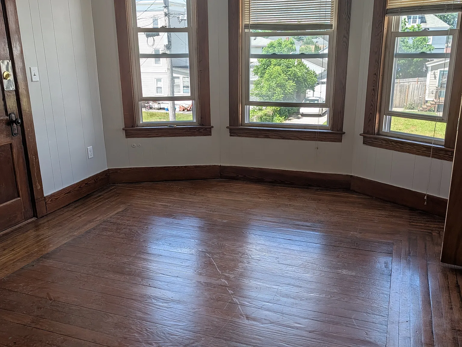 3 bed, 1000 sqft, $1,800 — Photo 1