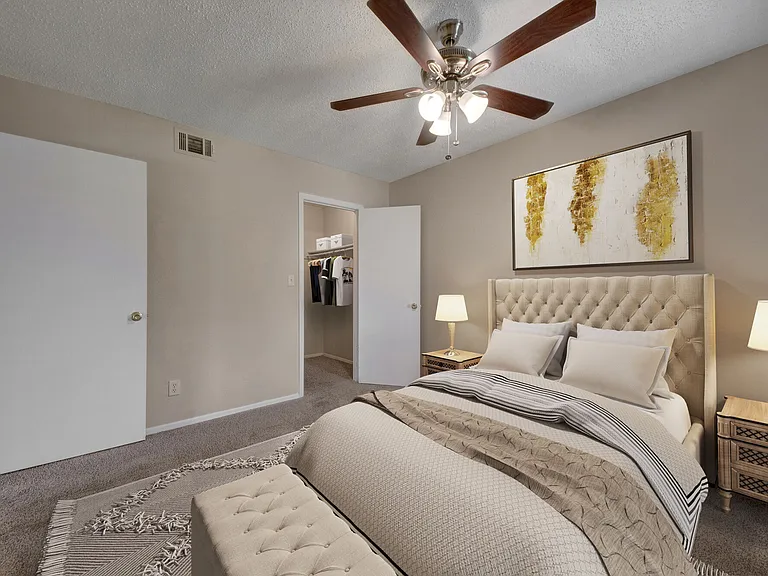 Valley Creek Apartments — Photo 12