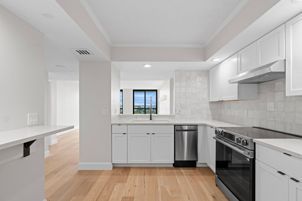 2900 NE 14th Street Causeway #605, photo 6