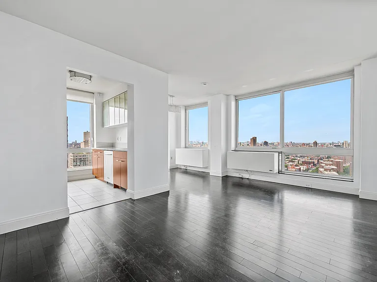 215 E 96th St #28L — Photo 2