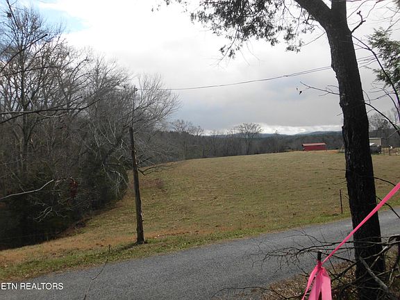 3rd image of 624 Creek Rd