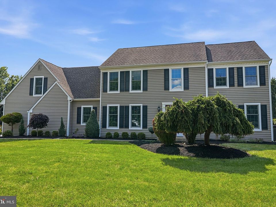 1st image of 204 Heron Ct