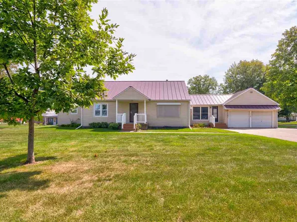 206 Flatiron Dr, Columbus Junction, IA 52738