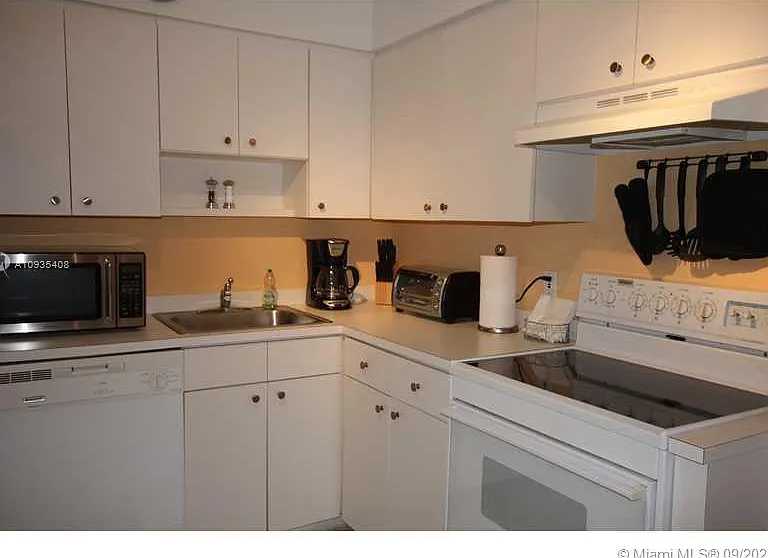 5161 Collins Ave #508 — Photo 10