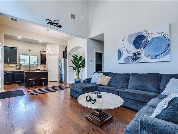 2nd image of 2001 Faro Dr APT 13
