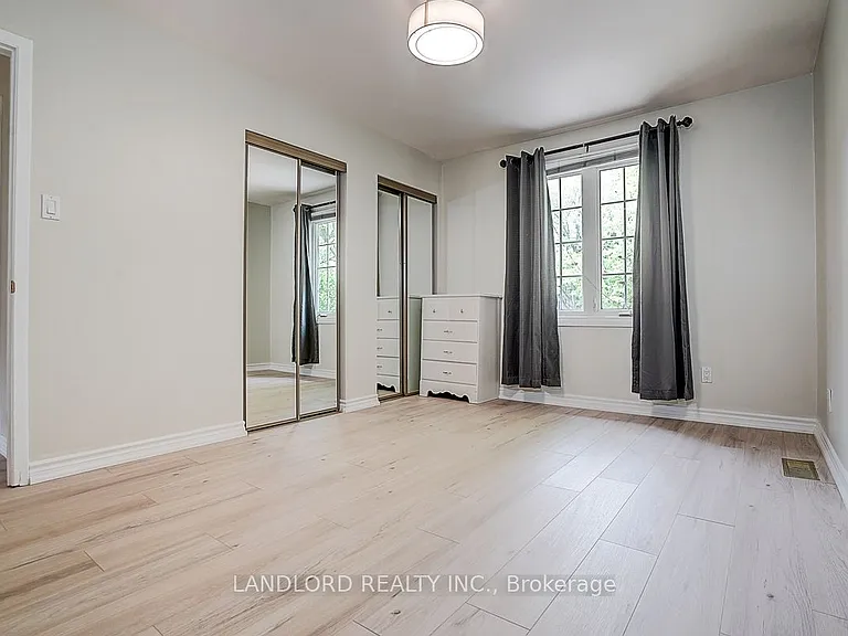 2294 Wyandotte Dr — Photo 25