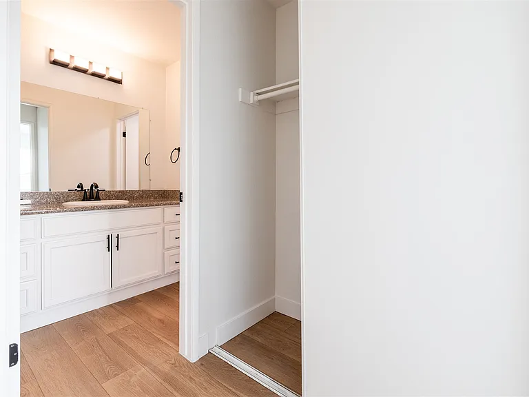 Summerhill Place Apartments — Photo 12