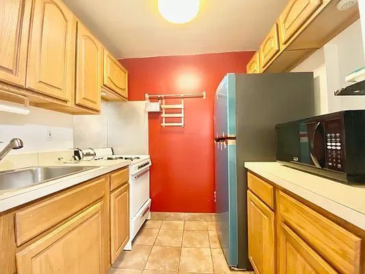 1st image of 218 E 112th St #1